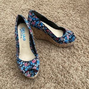 Delia*s multicolored floral wedges